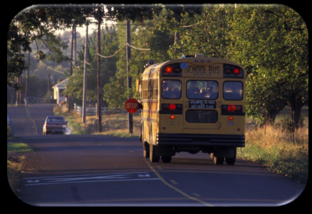 Partager la Route avec les Bus Scolaires Si vous circulez derrière un bus, garder une plus grande distance de sécurité que si vous conduisiez derrière une voiture.