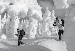 Parc national des Monts-valin GUIDE DU VISITEUR 2014 2015 LES INCONTOURNABLES de l hiver VALLÉE DES FANTÔMES et BAIE D ALEXIS Voilà une aventure parfaite pour vous réconcilier avec l hiver et la
