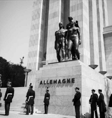 L' Allemagne nazie présente l'une des colonnes les plus élevées de l'exposition.