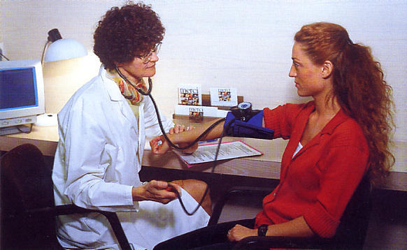 Pourquoi un examen médical? Dans la fenêtre sérologique les tests de dépistage sont inefficaces.