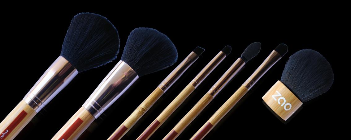 Les incontournables : PINCEAUX Kabuki (pour une application parfaite du Mineral Silk) Pinceau poudre (visage) Pinceau blush