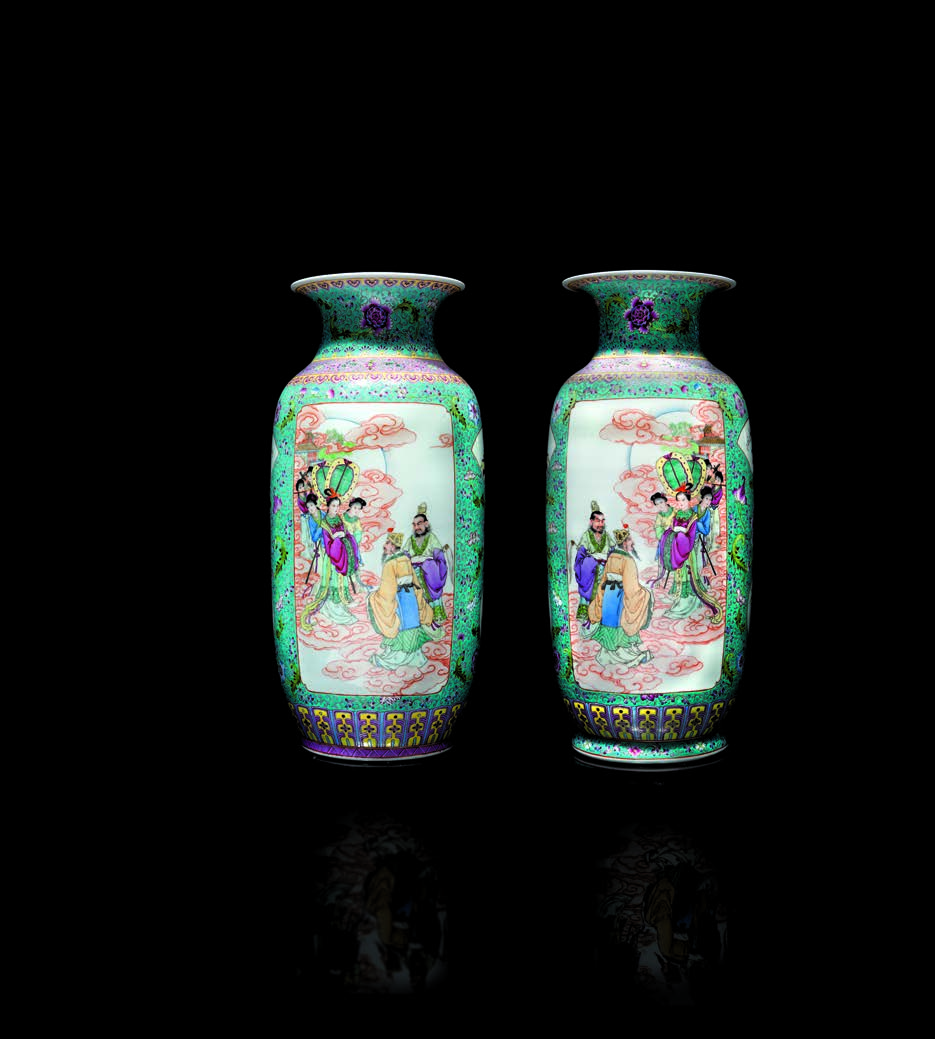 51 - Paire de grands vases en porcelaine Chine, XXème siècle.