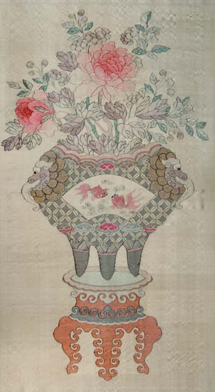 172 - Deux panneaux en soie brodée et tissée, kesi, encadrés sous verre Chine, dynastie Qing, fin du XIXème siècle.