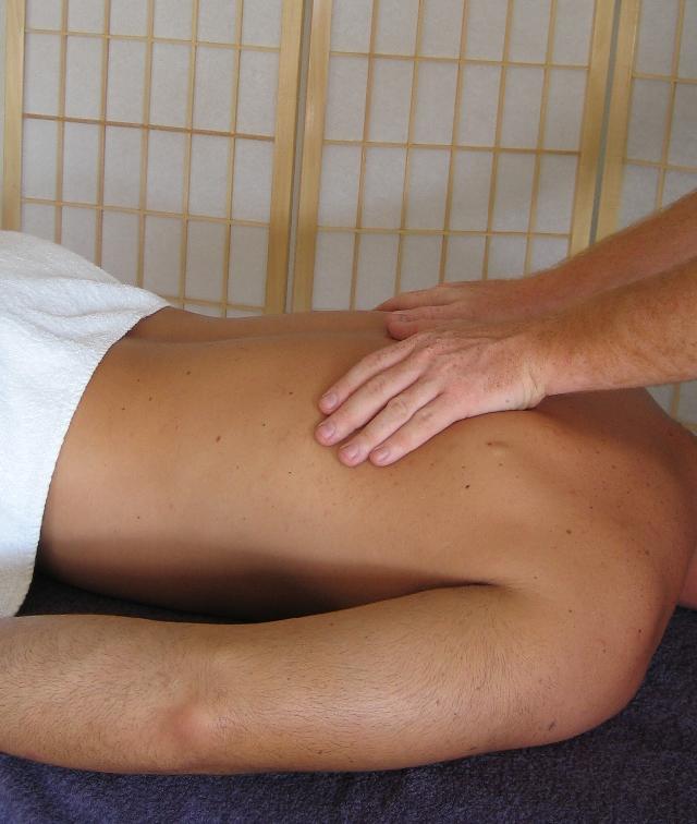 Massage Ayurvédique (Abhyanga) DESCRIPTIF DE L ABHYANGA L Abhyanga est une technique de relaxation manuelle aux huiles issue de la tradition ayurvédique.