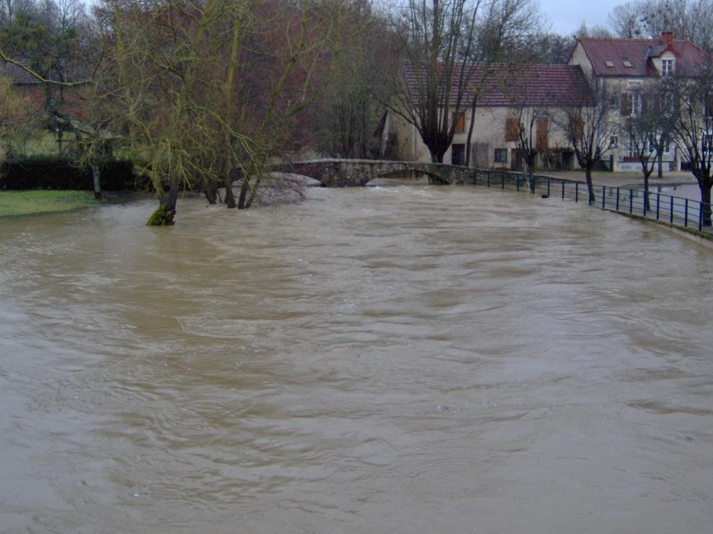 La Prévention des Risques d inondations : une démarche nationale de lutte contre les inondations et leurs conséquences. En décembre 2009 le Plan de Prévention du Risque d Inondation a été adopté.