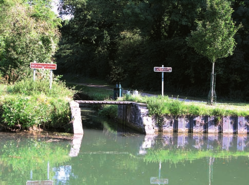 À Congis-sur-Thérouanne, l arrivée de la Thérouanne dans le canal de l Ourcq. A Crégy et à Meaux, le canal est enfoui dans la verdure.