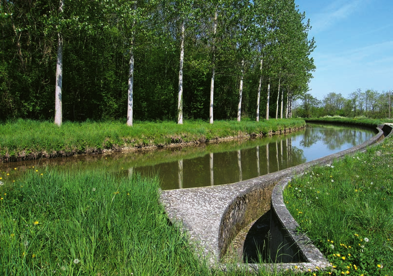 Le Canal de l Ourcq en roue libre Le canal de 108 km qui se termine après le bassin de La Villette dans les prolongements souterrains de Saint-Martin et Saint-Denis est une œuvre d art aquatique qui