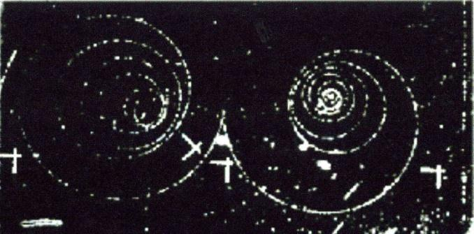 Découverte d une nouvelle particule: le positron 2 août 1932: Carl Anderson [Caltech], en utilisant une chambre à brouillard placée dans un champ magnétique, découvre le positron dans le rayonnement