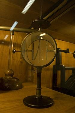 L électroscope 1750: l abbé Jean Antoine Nollet invente l électroscope à feuilles d or.