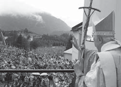 Drita KISHA NË BOTË 5 Auf Christus schaun Ta sodisim Krishtin, ishte motoja e vizitës pastorale e Papës Benediktit XVI në Austri.