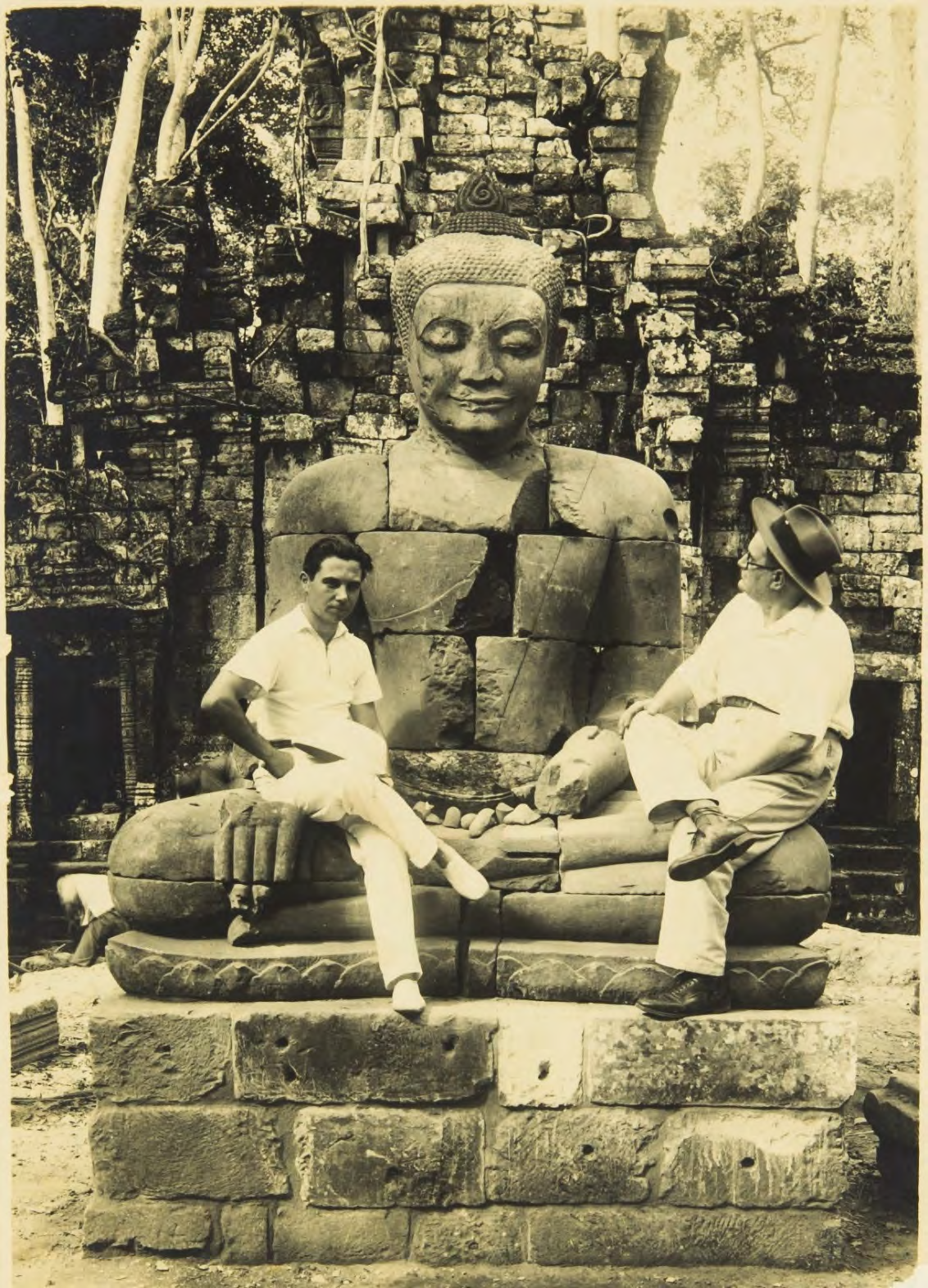 I/ La conservation des œuvres d Angkor A) La découverte des statues d Angkor Le Buddha de