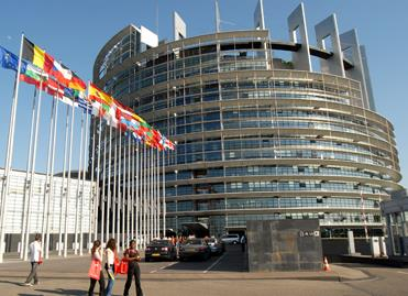 La directive européenne «Marchés Publique» Rappel : «Une directive est un acte normatif pris par les institutions de l'union européenne avec règlements et recommandations» - Définition Wikipédia -