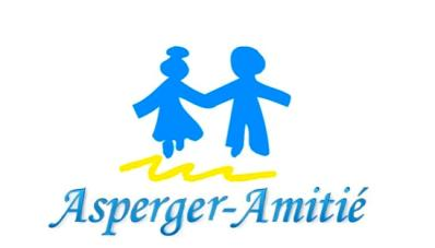 Adultes Parentalité assumée par deux personnes avec Asperger, qui ne peuvent vivre ensemble pour le moment, avec un accueil en structure pour l un d entre eux et l enfant en bas âge et une vie