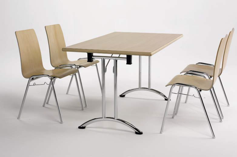 ART 385 Table pliante chromée.