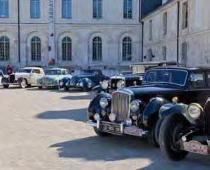 A 9h30, les douze automobiles du concours d état se présentent ponctuellement à l hippodrome de la Touques, sous l œil sourcilleux de Robert-Louis Brézout, président du jury.