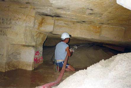 du vide souterrain par mise en place de matériaux sans liant hydraulique (déblais, terre, sable.