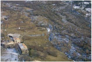 Éboulement sur la commune de Bonnieux en 1921, glissement de terrain à Caseneuve en 1863, les archives relatent ce type d événements sur le Vaucluse, mais plus aujourd hui, ce sont les effondrements