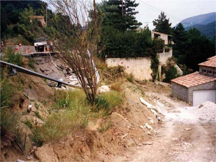 Calanques des Pierres tombées suite à l éboulement Glissements de terrain sur la commune de Vauvenargues En janvier 1978, des glissements de grande extension