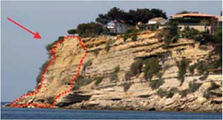 Ce type de phénomène n est pas rare sur le littoral rocheux de la Côte Bleue, les falaises en bordure de mer présentant de nombreux