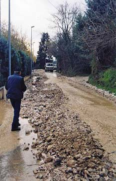Coulée boueuse sur Bédoin en décembre 2003 Source : BDMVT Le 2 décembre 2003, une