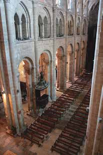 et permet de longer l enceinte médiévale de la ville. Église Notre-Damedu-Puy Église paroissiale médiévale, Notre-Dame-du-Puy a été largement reconstruite après les guerres de Religion.