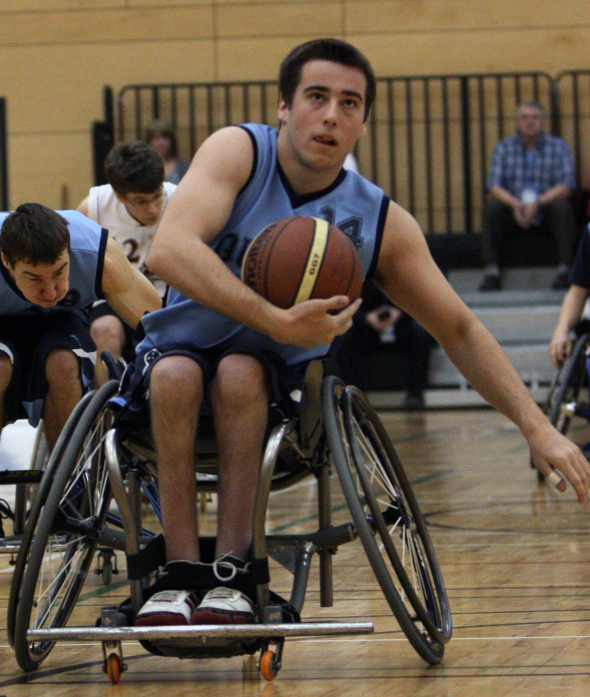 Basketball 5 Basketball en fauteuil roulant Jonathan Vermette jouera avec l équipe nationale senior (le 23 juillet 2013 - OTTAWA, ONT.