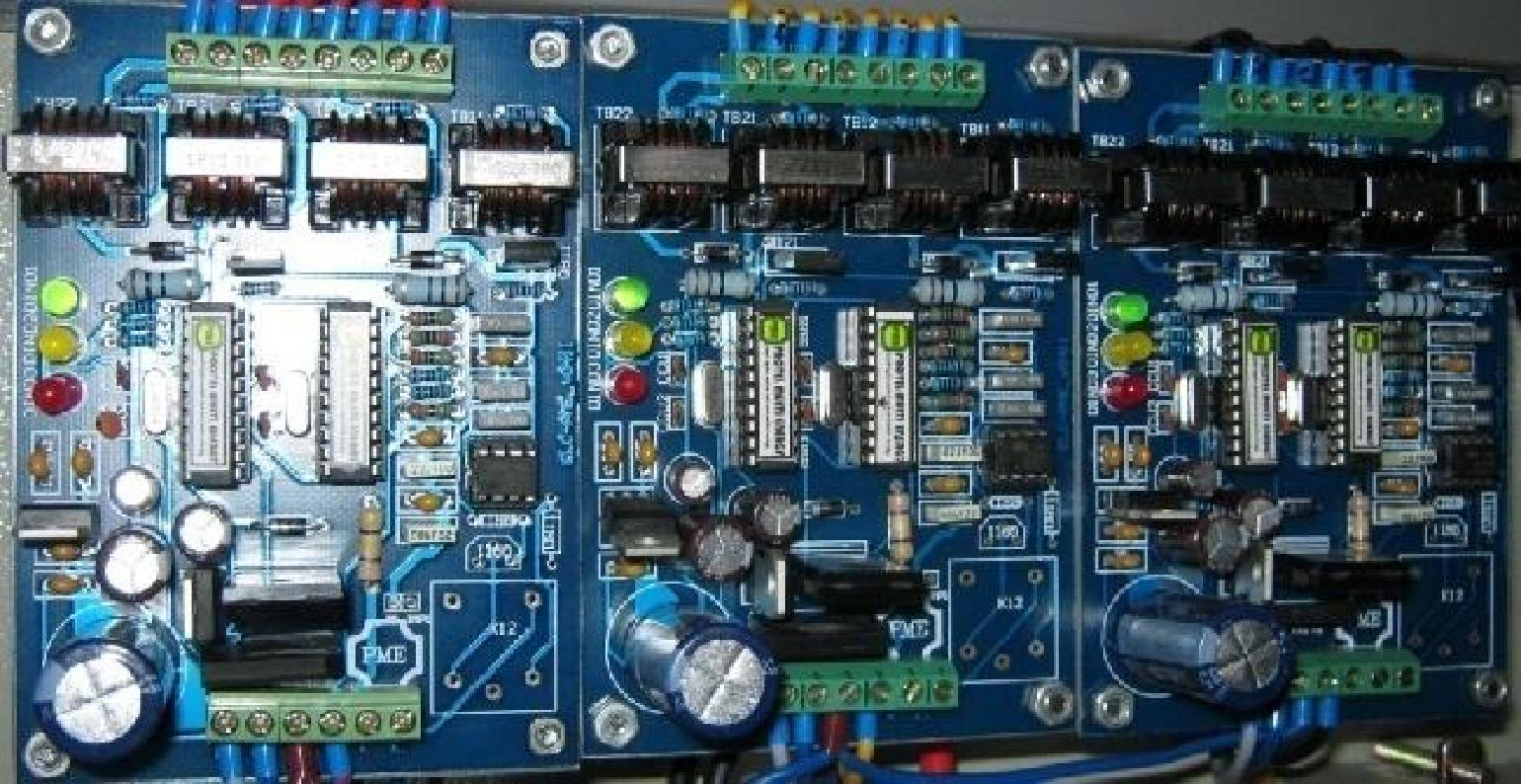 DESCRIPTION Le cœur du CCE est basé sur un microprocesseur qui contrôle avec précision la fréquence d utilisation du courant produit par la turbine.