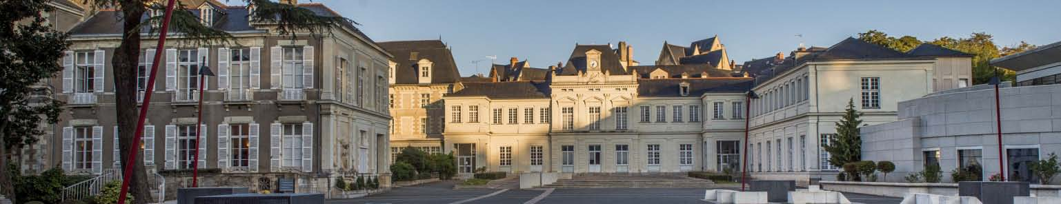 Campus Arts et Métiers d Angers : Une page d histoire Officiellement l école est créée en 1804, et est orientée vers la fabrication de tissus selon le souhait de Napoléon I er.