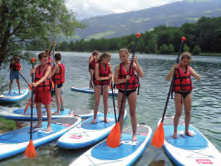 Les Gets (Haute-Savoie) Eaux vives Une séance de rafting (embarcation gonflable extrêmement stable en rivière, composée d un équipage de 6 à 8 personnes et qui se manœuvre à la pagaie) et une séance