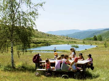 com Dans le Parc Naturel Régional des Monts d Ardèche, un centre adapté à l accueil des petits groupes dans un cadre familial