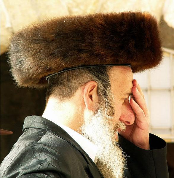 Judaïsme Shtreimel Chapeau porté par de nombreux Juifs pendant le chabbat, les différentes fêtes et célébrations religieuses.