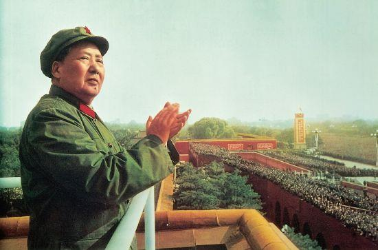 Mao Zedong (ou Mao Tsé-toung) Homme d'état chinois (Shaoshan, Hunan, 1893-Pékin 1976) Mao participe à la fondation du parti communiste chinois en 1921.
