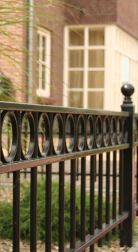 Notre assortiment de clôtures propose de nombreux modèles, de différents styles, du classique au moderne. Il est toujours possible d adapter les formes et les mesures à vos exigences.
