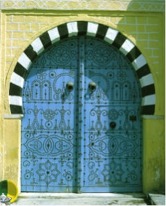 Projet - séquence de modelage Autour des portes traditionnelles marocaines Découvrir un élément de la culturelle marocaine par l expérimentation de techniques et l utilisation de supports variés.