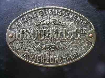 En 1891, la société construit un moteur à explosion puis en 1893, une automobile.