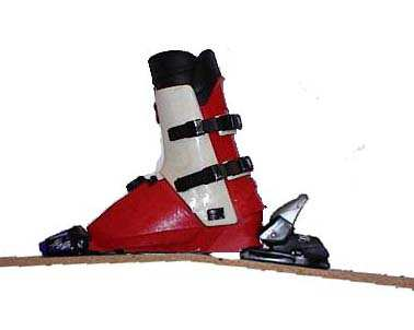 UN MAINTIEN CONSTANT : Au passage des creux et des bosses, les skis subissent une flexion importante alors que la semelle des chaussures est rigide (cote L constante).