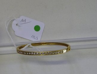 101 BRACELET Estimation : 300 / 400 Euros Adjugé(e) : 450 Euros Bracelet rigide en or