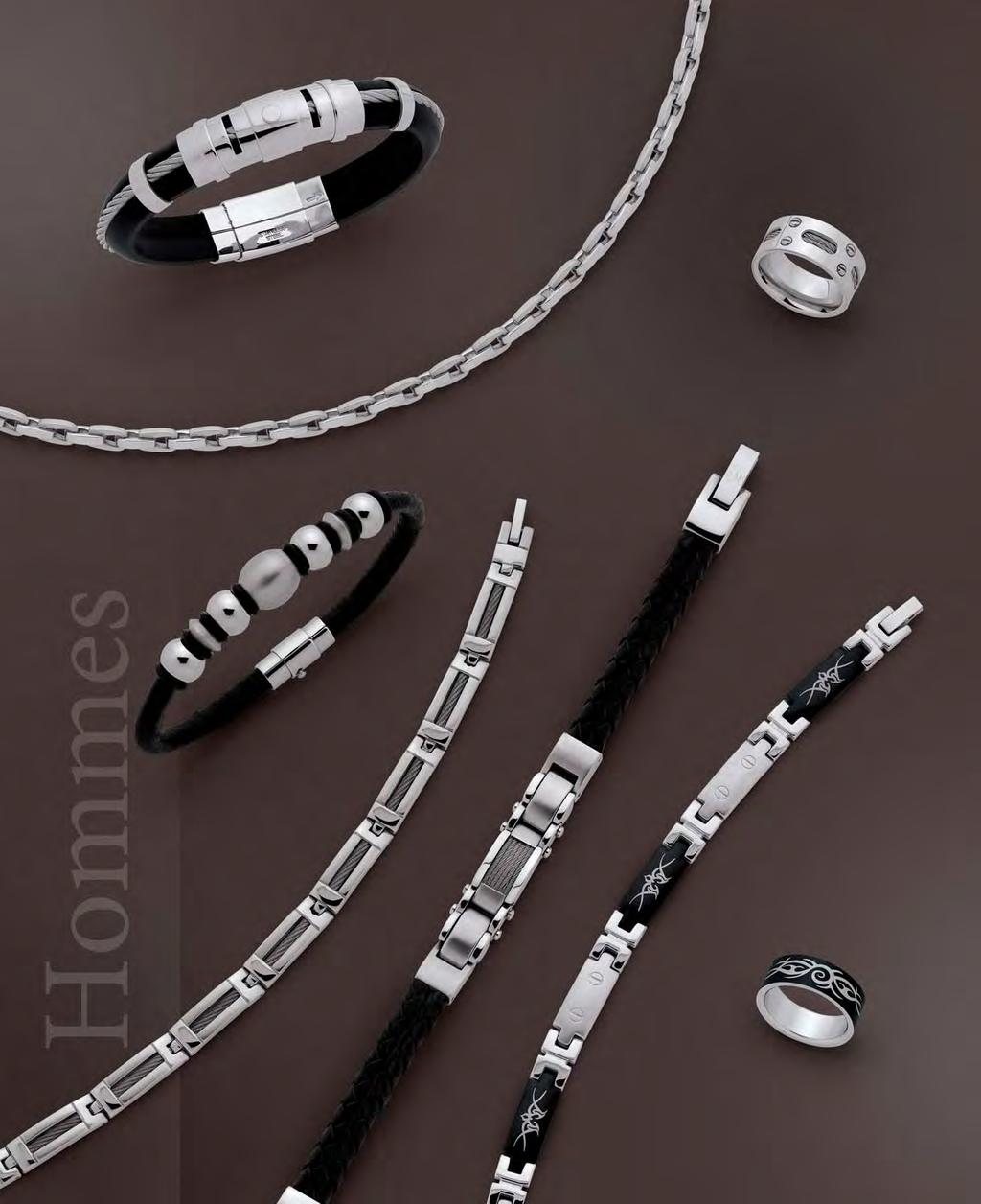 Bracelet acier, caoutchouc, 21 cm Bague acier, taille 54 à 68 Collier acier, 50 cm Bracelet acier et cuir,