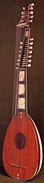 Une tablature est constituée de six lignes superposées correspondant aux six choeurs principaux du luth.