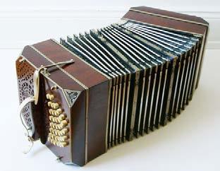 Le bandonéon, une variante du concertina, est devenu l'instrument mélodique incontournable des ensembles de tango argentin.