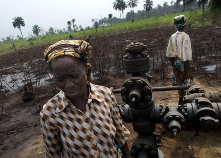 Dans le delta du Niger, la pollution pétrolière est quotidienne Depuis des décennies, cette région marécageuse et riche en hydrocarbures du sud du Nigeria, où opèrent de nombreuses multinationales