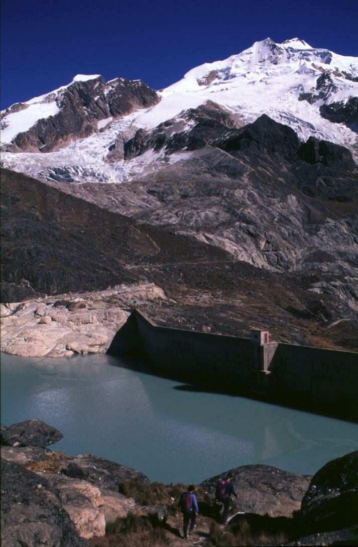 Bolivie, La Paz Eau potable Si les glaciers disparaissent: En saison humide (oct-mars): - 9 %
