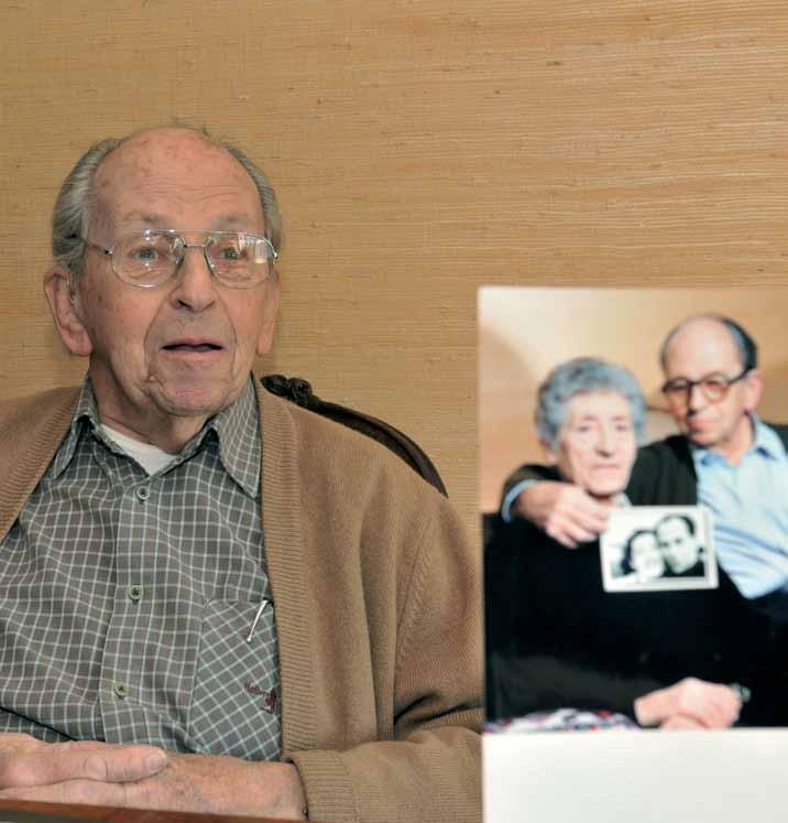 Raymond Aubrac résiste à l absence de Lucie en répondant présent aux sollicitations d interventions dans les établissements scolaires ou aux hommages rendus à son épouse, décédée en 2007.