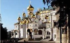 Jour 3 : Moscou Le matin, visite du Kremlin, connu pour l extraordinaire ensemble de ses cathédrales : visite de l intérieur de la cathédrale de