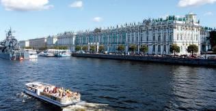 Jour 9 : Saint Pétersbourg Le matin, visite guidée panoramique (avec guide local) de Saint-Pétersbourg, la capitale des Tsars : la perspective Nievski, les rives de la Neva et ses Palais, les