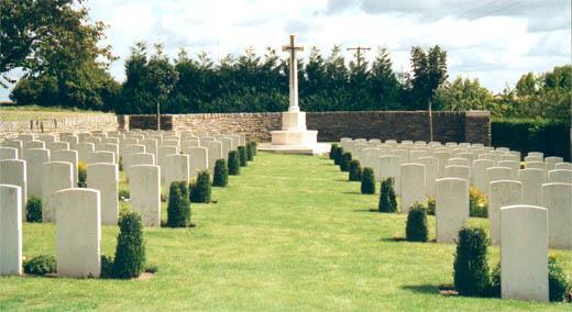 Hermonville : Le cimetière militaire britannique : Ce cimetière est situé à environ 10 kilomètres au nord-ouest de Reims.