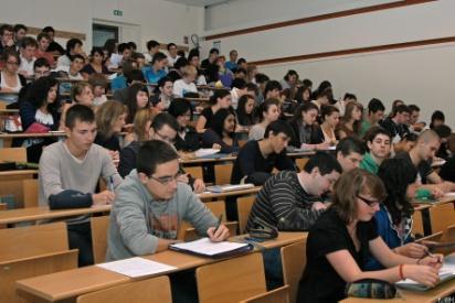 200 Etudiants LES EFFECTIFS Bac S 63% 60% 40% 107 dossiers Dernier admis : 66 116 étudiants en 1 ère année Répartition du nombre de dossiers Etudiants du Sup.