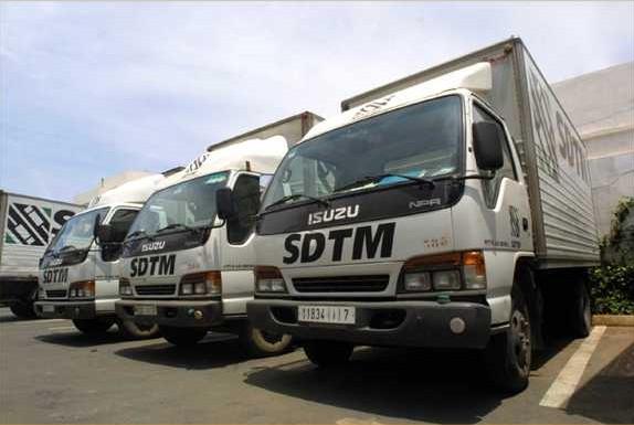 Convoyage : SDTM dispose d une flotte diversifiée de 350 véhicules présentant tous les types de tonnage, la majorité des véhicules est équipée de hayons élévateurs et de rails D arrimage ce qui