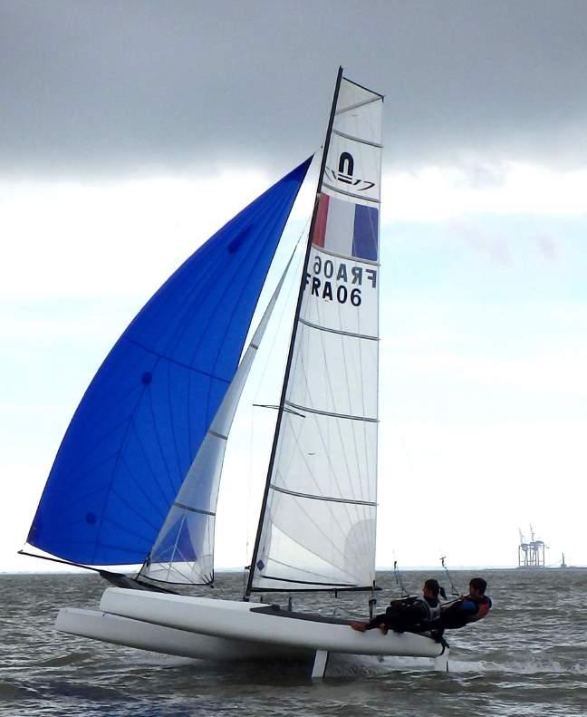 Hard Sailing, l équipe familiale, a fait le choix du Nacra 17, catamaran mixte, qui est devenu une série olympique en 2013.
