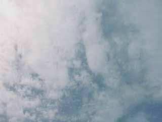 Photos de nuages de l'étage moyen Altostratus (As) Couche de nuages sombres (gris ou bleutés) qui couvrent généralement tout le ciel.